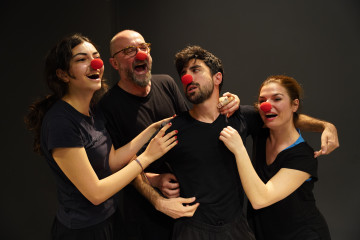 Bırakınız Gülsünler